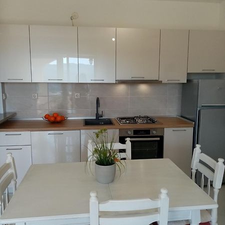 Apartments Sea And Sun 라벡 외부 사진