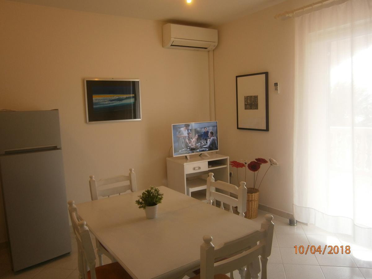 Apartments Sea And Sun 라벡 외부 사진