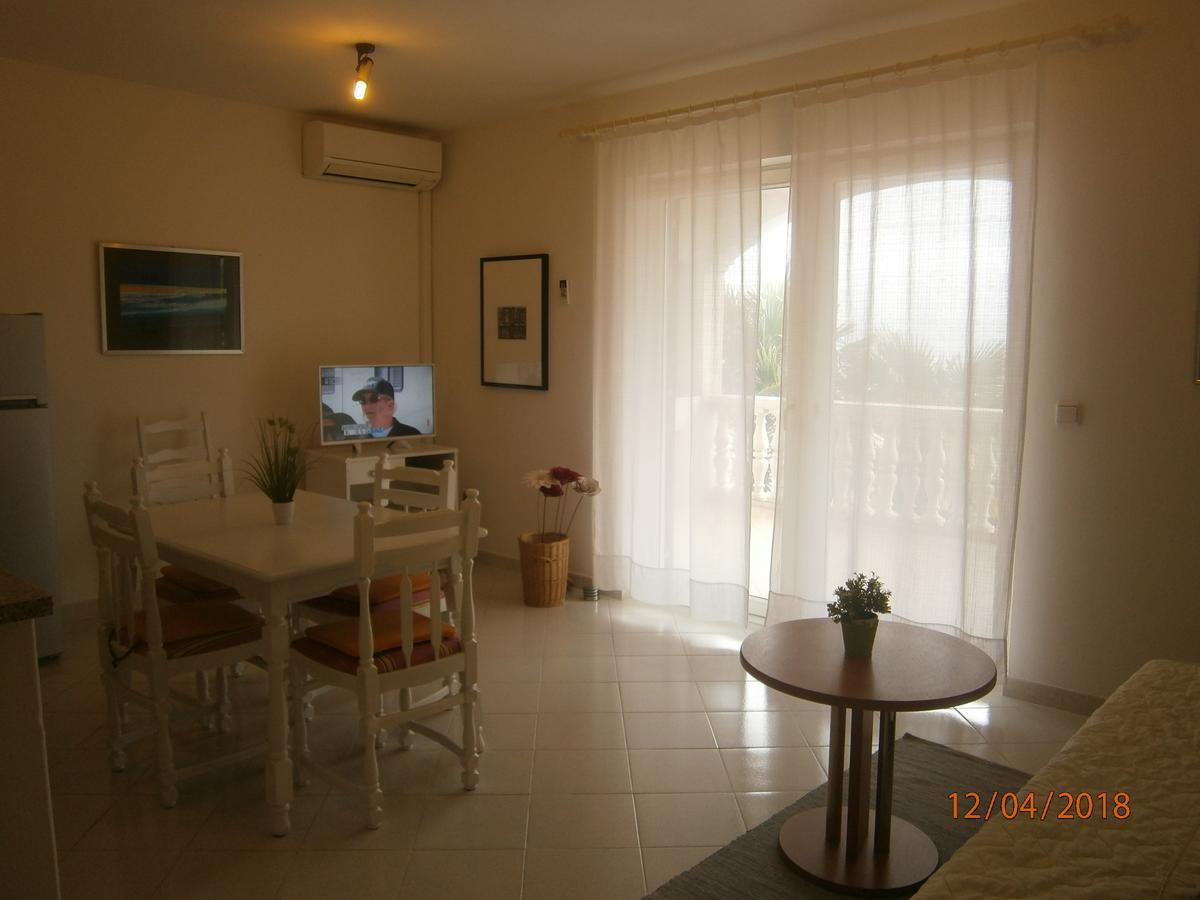 Apartments Sea And Sun 라벡 외부 사진