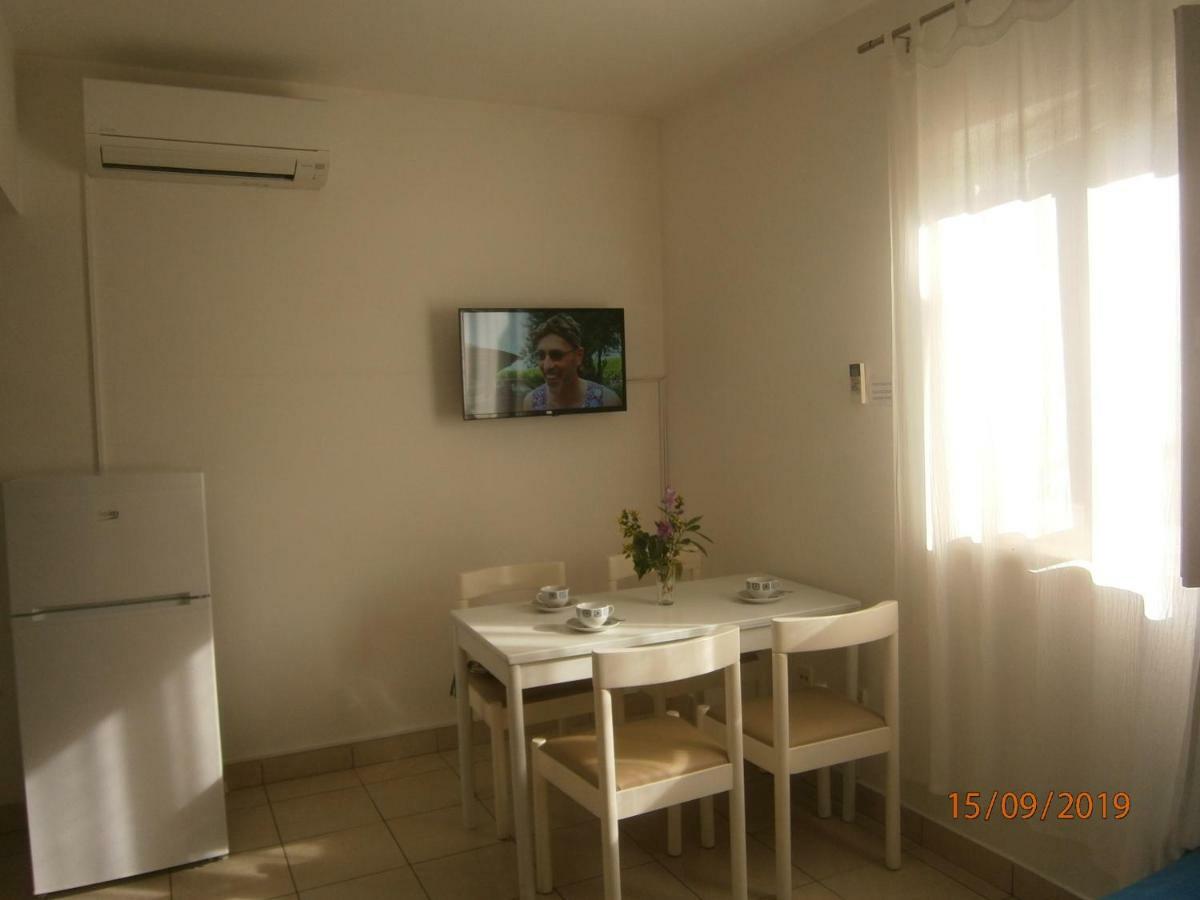 Apartments Sea And Sun 라벡 외부 사진