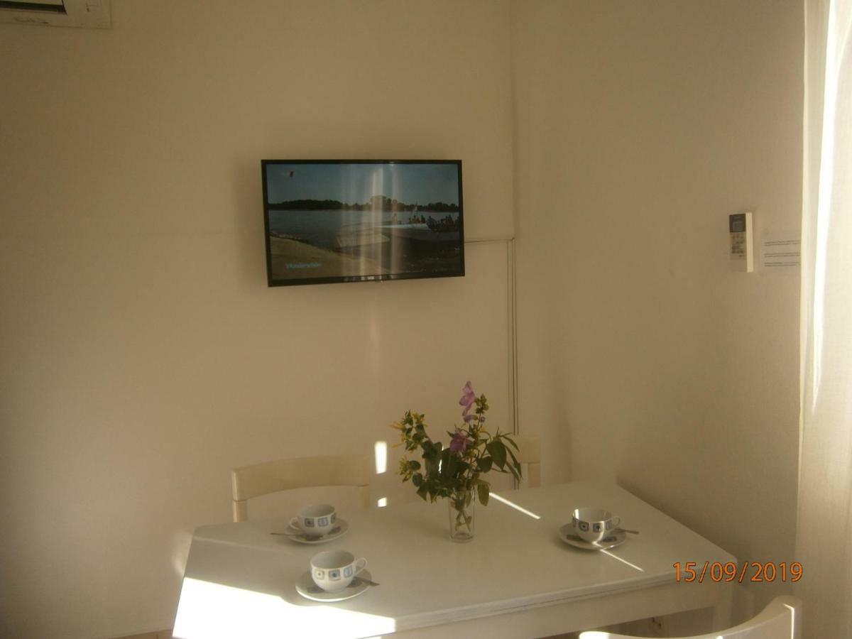 Apartments Sea And Sun 라벡 외부 사진