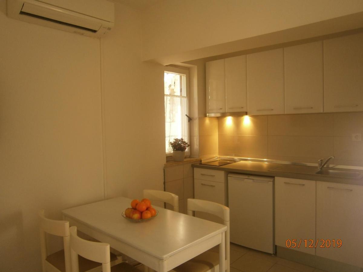 Apartments Sea And Sun 라벡 외부 사진